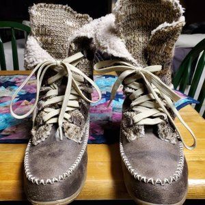 Women's Faux Fur/Sweater Boots